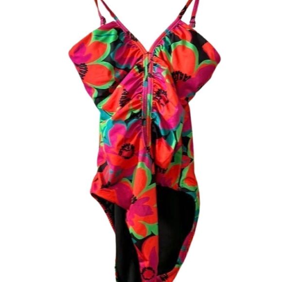 Women's Printed Gardener Shirred-Front One-Piece Swimsuit - Picture 6 of 10